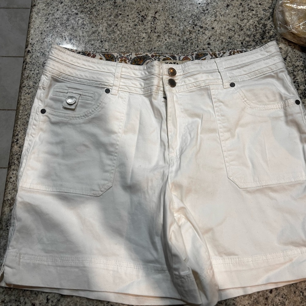Elegant White Women's Shorts with Button Detail